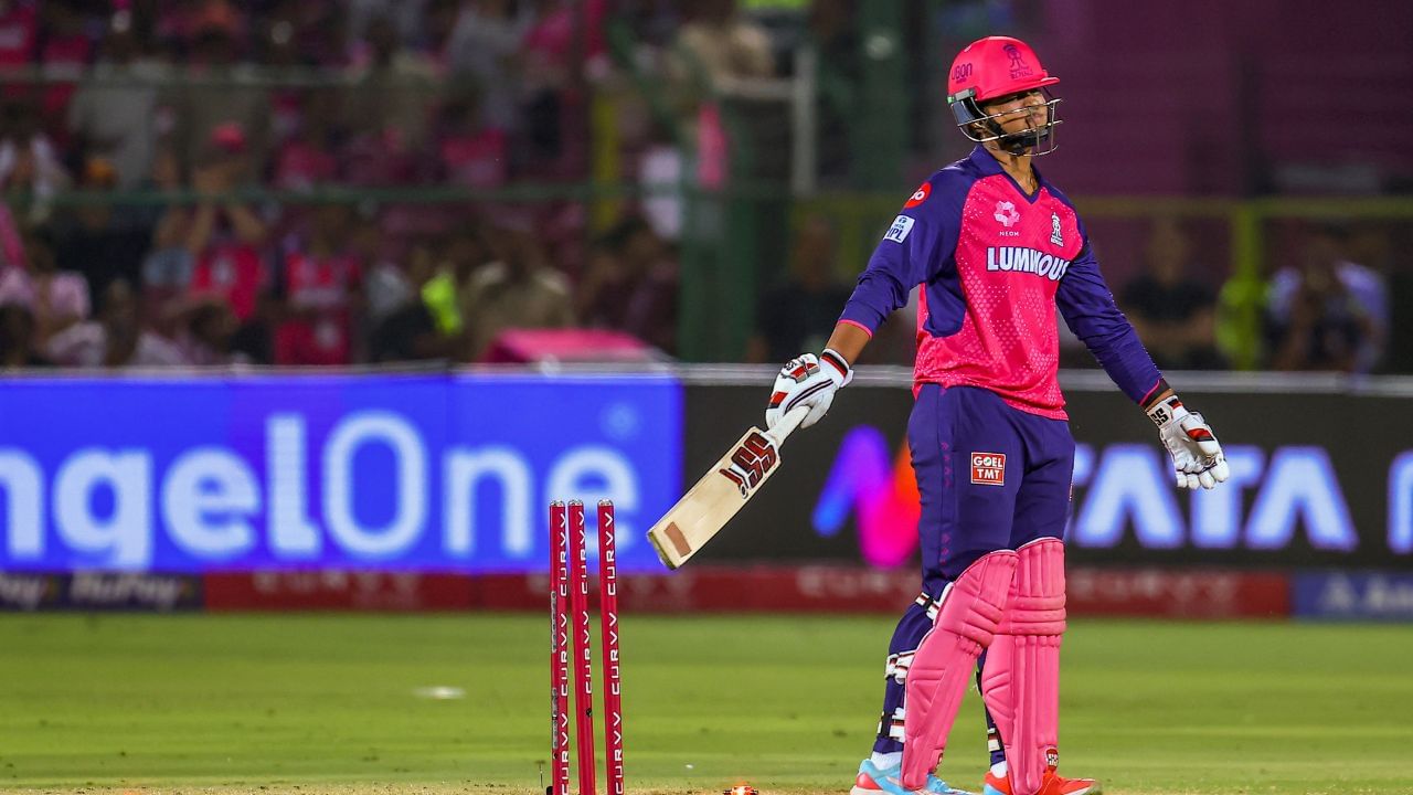 વૈભવે ગુજરાત ટાઈટન્સ વિરુદ્ધ 38 બોલમાં 101 રન બનાવ્યા હતા.આ આઈપીએલના ઈતિહાસની સૌથી ફાસ્ટ સદી છે.વૈભવ સૂર્યવંશીને આઈપીએલમાંથી 1.1 કરોડ રુપિયા મળે છે. આ નાનકડા છોકરા માટે આ રકમ ખુબ મોટી છે. તેમજ મેચ ફી , જાહેરાતના પણ પૈસા મળે છે.