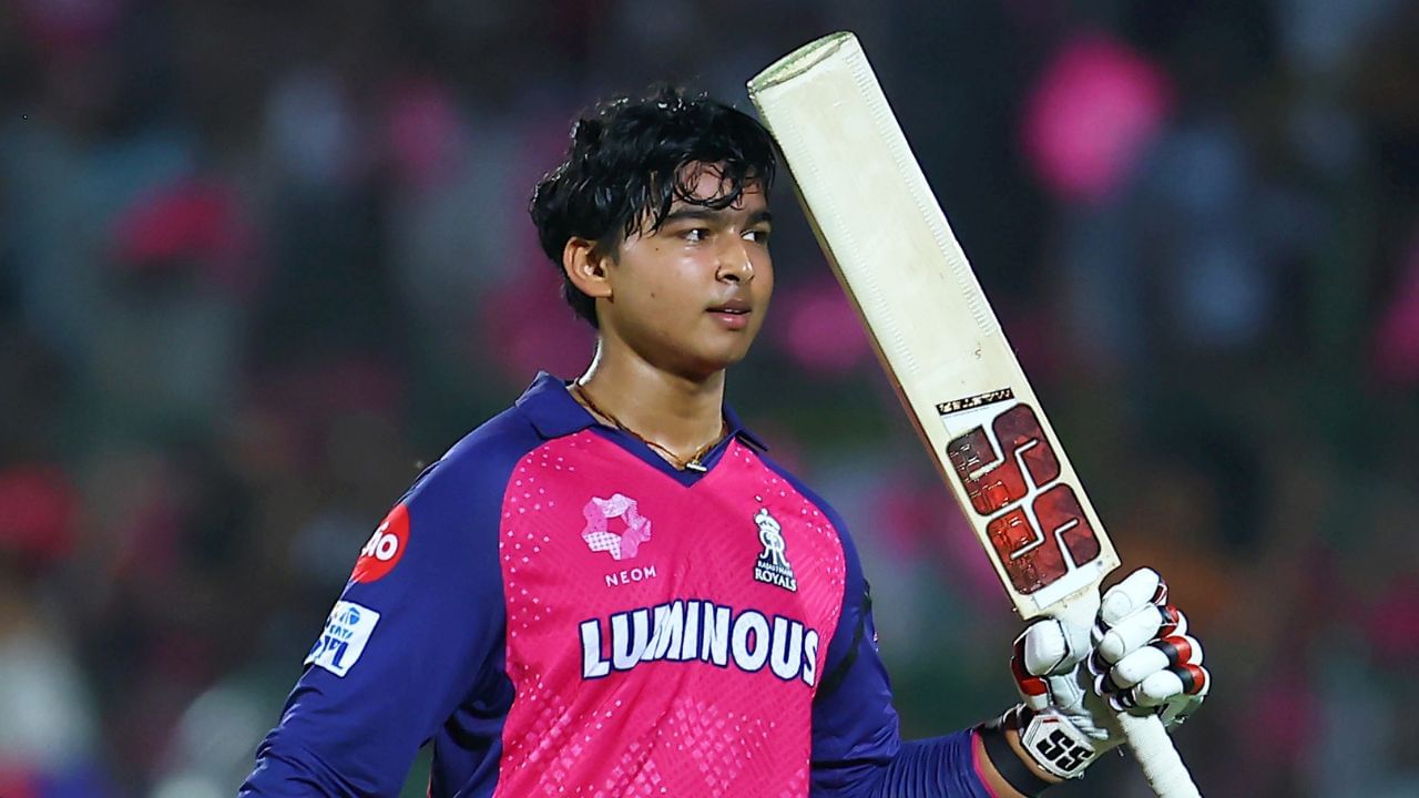 વૈભવ સૂર્યવંશી IPL 2025માં સૌથી વધુ સ્ટ્રાઇક રેટ ધરાવતો બેટ્સમેન પણ છે.