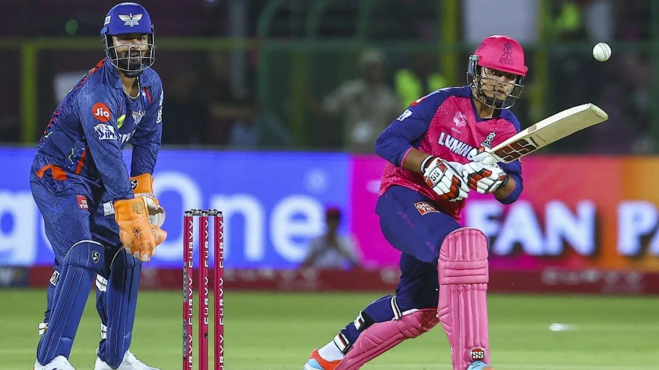 વૈભવ સૂર્યવંશીનો સ્ટ્રાઈક રેટ IPL 2025માં સૌથી વધુ છે. ઓછામાં ઓછા પચાસ બોલ રમનારા ખેલાડીઓમાં, વૈભવ સૂર્યવંશીનો સ્ટ્રાઈક રેટ 219.10 છે. બીજા નંબરે નિકોલસ પૂરન છે, જેણે 200.98 ના સ્ટ્રાઈક રેટથી રન બનાવ્યા છે. ટિમ ડેવિડે 193.75ના સ્ટ્રાઈક રેટથી સ્કોર કર્યો છે, પ્રિયાંશ આર્યએ 190.37ના સ્ટ્રાઈક રેટથી સ્કોર કર્યો છે.
