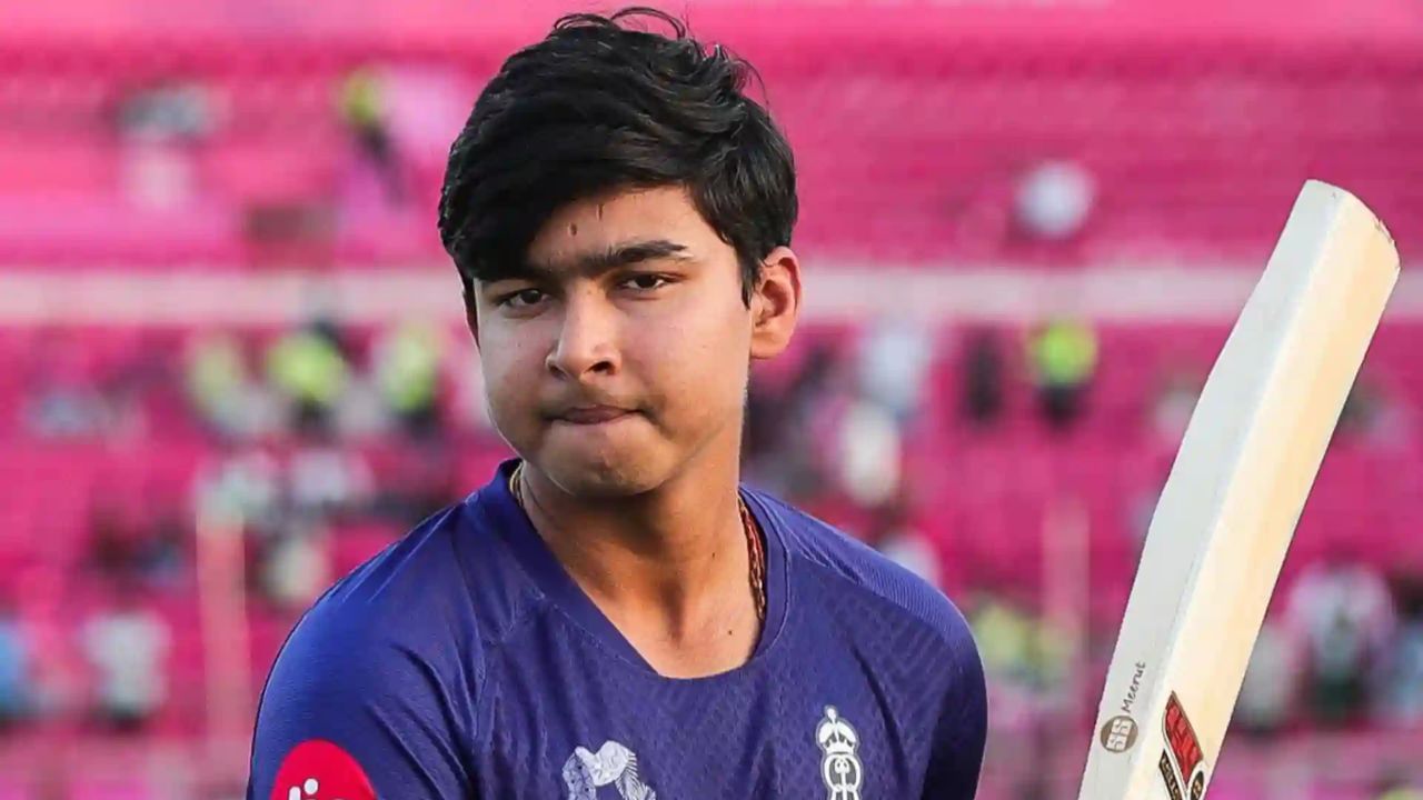 સંજુ સેમસન ઘાયલ થયા પછી, વૈભવ સૂર્યવંશીને IPL 2025 માં તક મળી. થોડી મહેનત અને સમર્પણથી, તેણે નસીબથી મળેલી તકનો પૂરો ઉપયોગ કર્યો છે. તેણે આઈપીએલ ડેબ્યૂ ઇનિંગ્સમાં 20 બોલમાં 34 રન બનાવ્યા હતા.
