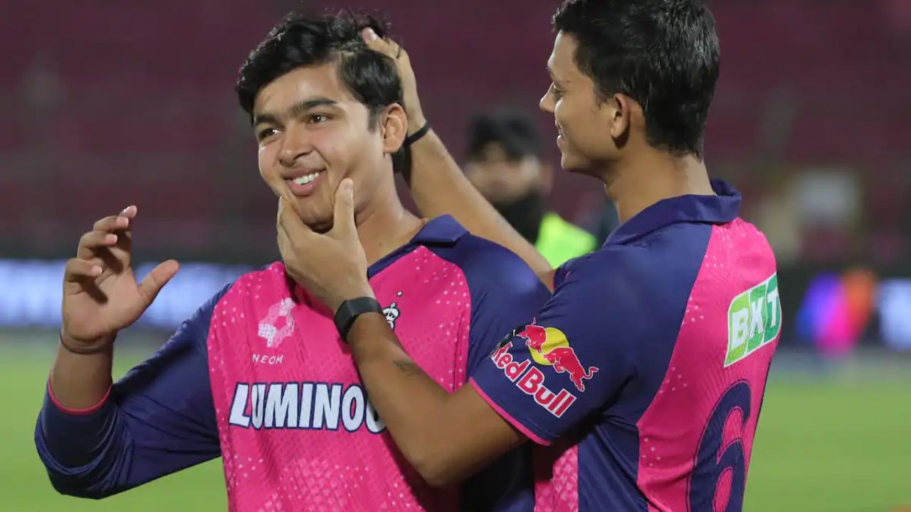 તે IPL 2025 માં સૌથી વધુ સ્ટ્રાઇક રેટ ધરાવતો બેટ્સમેન છે. અને, તેણે સીઝનની પ્રથમ 3 ઇનિંગ્સમાં 50.33 ની સરેરાશથી 151 રન બનાવ્યા છે.