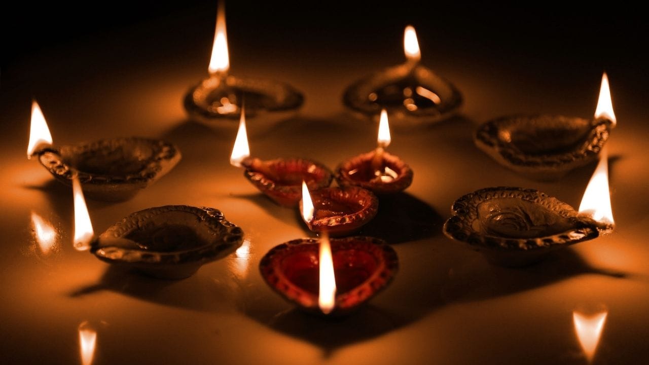 નોંધ : અહીં આપવામાં આવેલ માહિતી ધાર્મિક માન્યતાઓના આધારે ફક્ત આપની  જાણકારી માટે છે. Tv9 ગુજરાતી કોઈ અંધશ્રદ્ધાને પ્રોત્સાહન આપતું નથી.