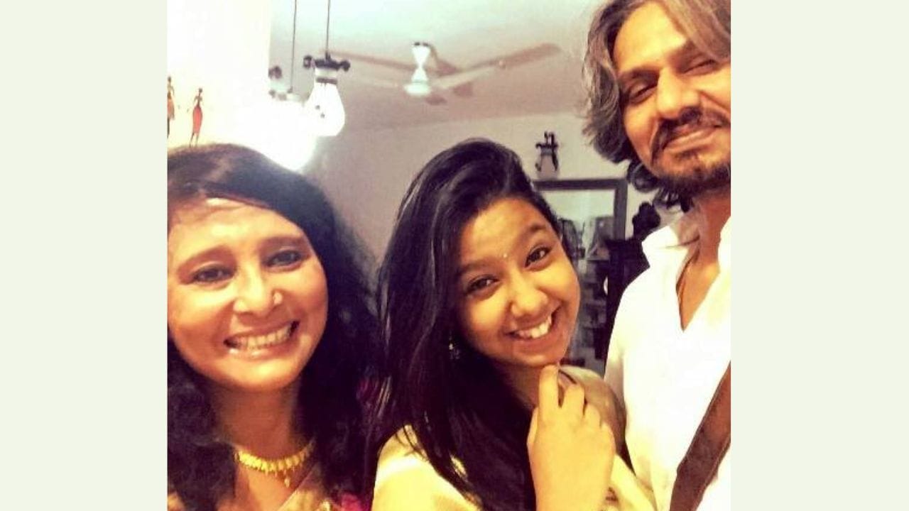 ઘણા લોકો વિજય રાજને તેમના નામથી ઓળખતા નથી, પરંતુ ભાગ્યે જ કોઈ એવું હશે જે તેમના અભિનયનો ચાહક ન હોય. આજે વિજય રાજના પરિવાર અને તેની પર્સનલ લાઈફ વિશે વાત કરીએ.