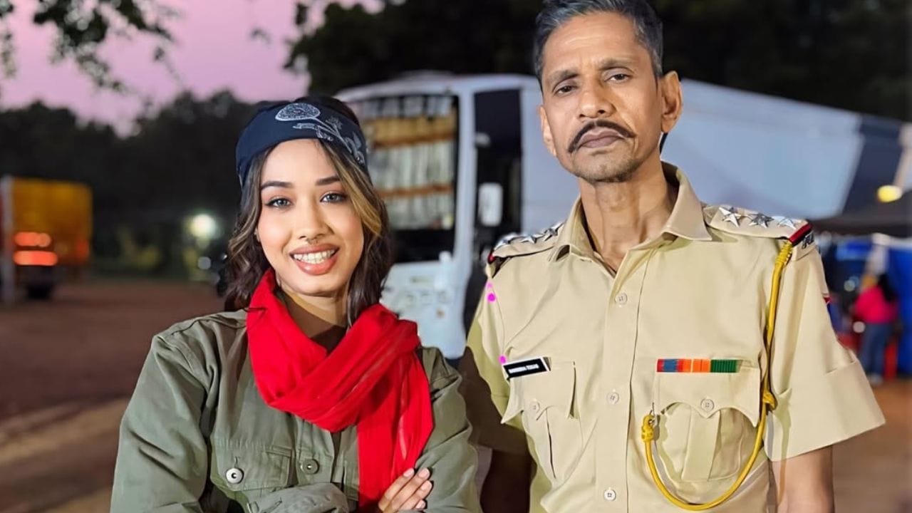 વિજય રાજનો જન્મ 5 જૂન 1963 ના રોજ દિલ્હીમાં થયો હતો. દિલ્હી યુનિવર્સિટીની પન્નાલાલ ગિરધરલાલ દયાનંદ એંગ્લો વૈદિક કોલેજમાં અભ્યાસ દરમિયાન તેઓ નાટકમાં પણ ભાગ લેતા હતા.