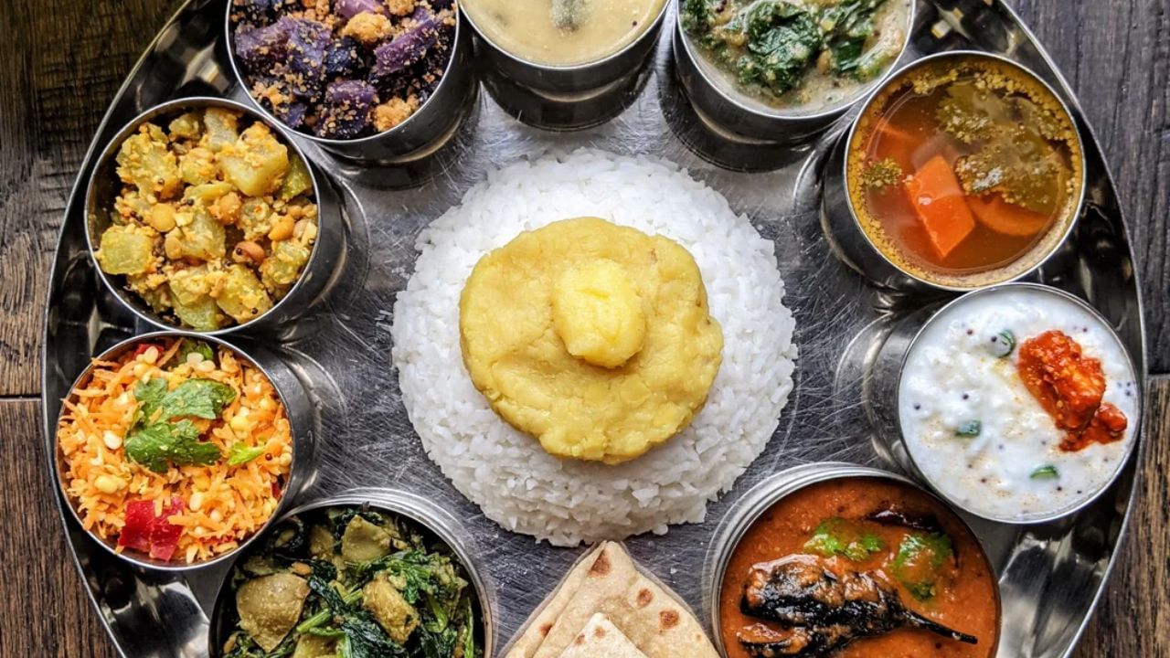 સૈનિકોને તેમની કાર્યક્ષમતા જાળવી રાખવા માટે યુદ્ધભૂમિ પર શિફ્ટમાં ગોઠવવામાં આવે છે. તેમને આરામ, ઊંઘ અને ખોરાક માટે ચોક્કસ સમય આપવામાં આવે છે. આત્યંતિક પરિસ્થિતિઓમાં પણ આ વ્યવસ્થા જાળવી રાખવાના પ્રયાસો કરવામાં આવે છે, જો કે યુદ્ધની તીવ્રતા અનુસાર તેમાં ફ્લેક્સિબિલિટી હોય છે.(All Image Symbolic)