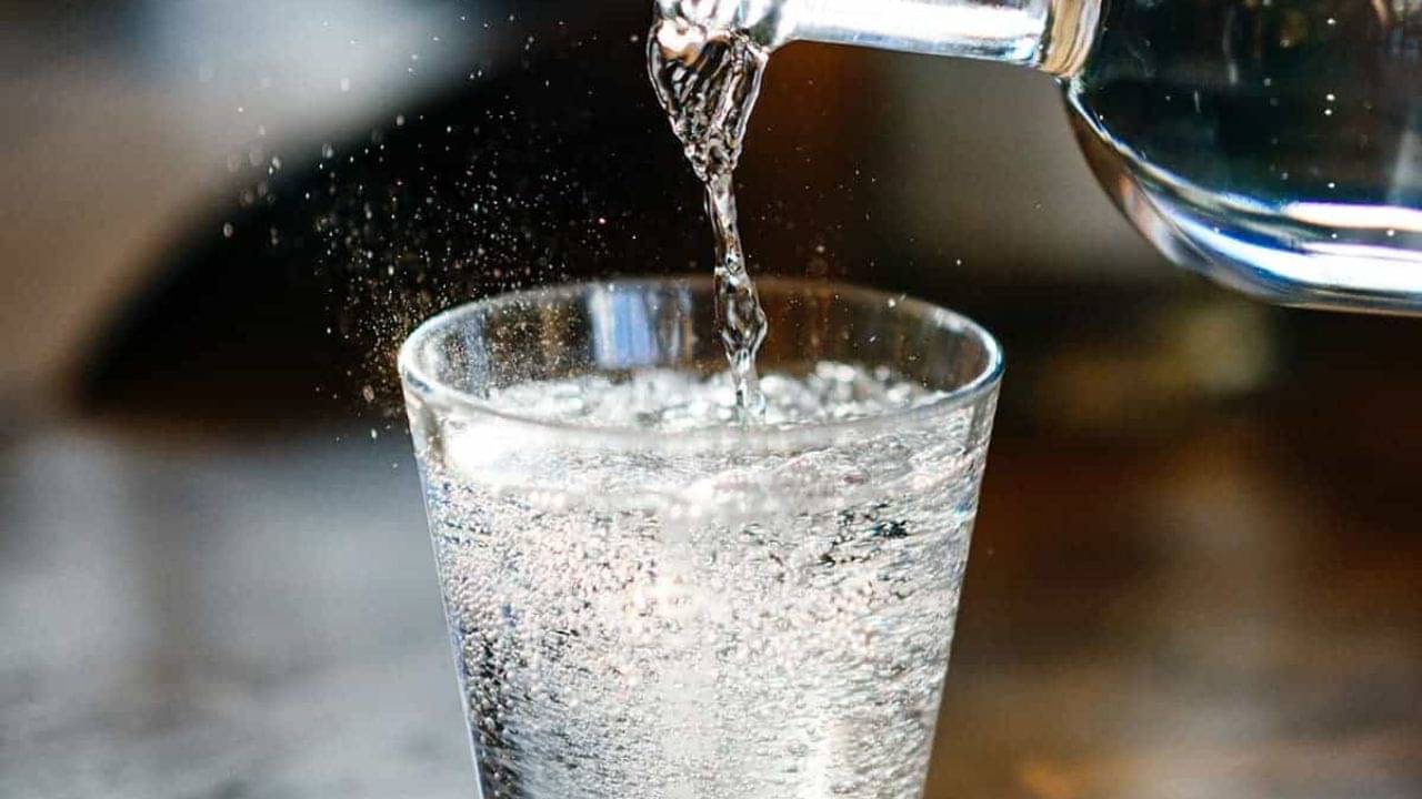 Rajkot : જગનું મિનરલ પાણી પીતા લોકો ચેતી જજો ! પાણીના 20 નમૂના ફેલ, જુઓ Video