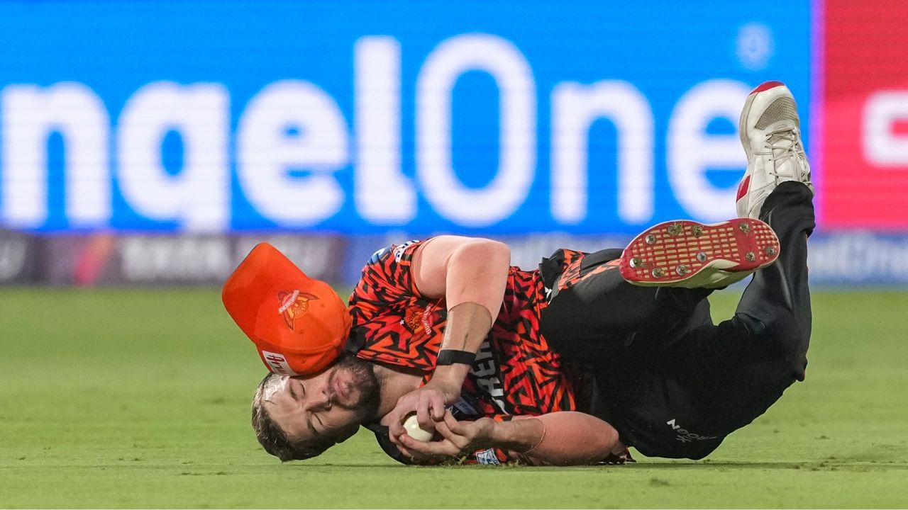 પેટ કમિન્સ અને ટ્રેવિસ હેડ ઉપરાંત, SRHના બાકીના વિદેશી ખેલાડીઓ - હેનરિક ક્લાસેન, ઈશાન મલિંગા, કમિન્ડુ મેન્ડિસ અને વિઆન મુલ્ડર પણ પોતપોતાના દેશોમાં પાછા ફર્યા છે. આવી સ્થિતિમાં, તેઓ ભારત પાછા આવશે કે નહીં તે હજુ સ્પષ્ટ નથી. તમને જણાવી દઈએ કે, વિઆન મુલ્ડર પણ એવા ખેલાડીઓમાંથી એક છે જે વર્લ્ડ ટેસ્ટ ચેમ્પિયનશિપની ફાઈનલનો ભાગ છે. તેને દક્ષિણ આફ્રિકાની ટીમમાં સામેલ કરવામાં આવ્યો છે. (All Photo Credit : PTI)