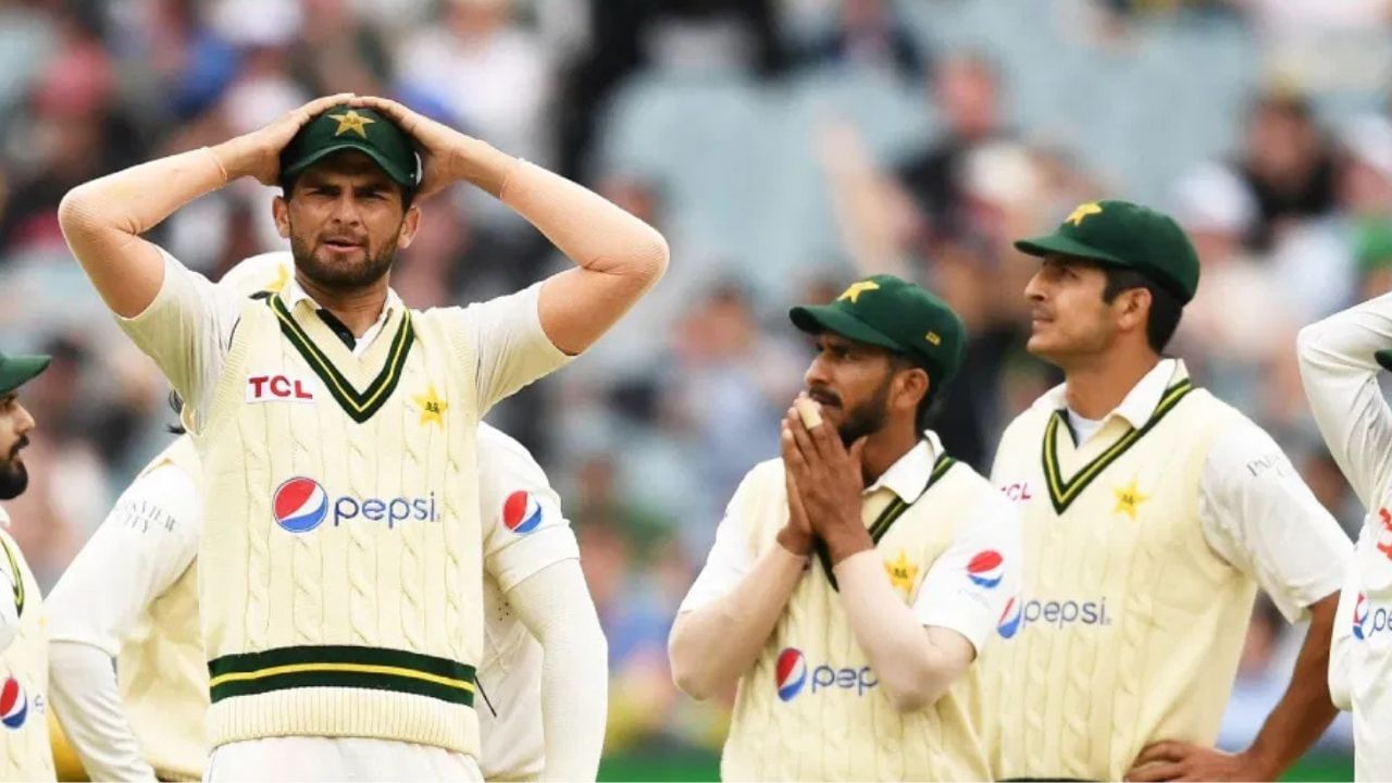 વર્લ્ડ ટેસ્ટ ચેમ્પિયનશિપ 2023-25માં, પાકિસ્તાનની ટીમ રમત અને કમાણી બંનેની દ્રષ્ટિએ સૌથી ખરાબ રહી છે. તે WTC પોઈન્ટ ટેબલમાં નવમા સ્થાને સૌથી નીચે છે. WTC 2025 દરમિયાન પાકિસ્તાને 14 ટેસ્ટ મેચ રમી હતી, જેમાંથી તેણે 5 જીતી હતી અને 9 હારી હતી. 