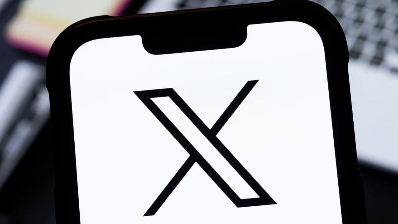 X ના પેજને લોડ કરવામાં વપરાશકર્તાઓને ઘણી મુશ્કેલીનો સામનો કરવો પડી રહ્યો છે. 