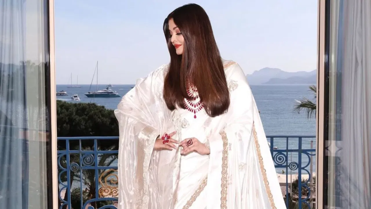 તાજેતરમાં આ ઇવેન્ટમાં કંઈક એવું બન્યું છે, જેને ઓપરેશન સિંદૂર સાથે જોડવામાં આવી રહ્યું છે. એવું કહેવામાં આવી રહ્યું છે કે બોલિવૂડની બે અભિનેત્રીઓએ આંતરરાષ્ટ્રીય સ્તરે ઓપરેશન સિંદૂરનું પ્રતિનિધિત્વ કર્યું છે. પહેલું નામ અભિનેત્રી ઐશ્વર્યા રાયનું છે અને બીજું નામ અદિતિ રાવ હૈદરીનું છે.