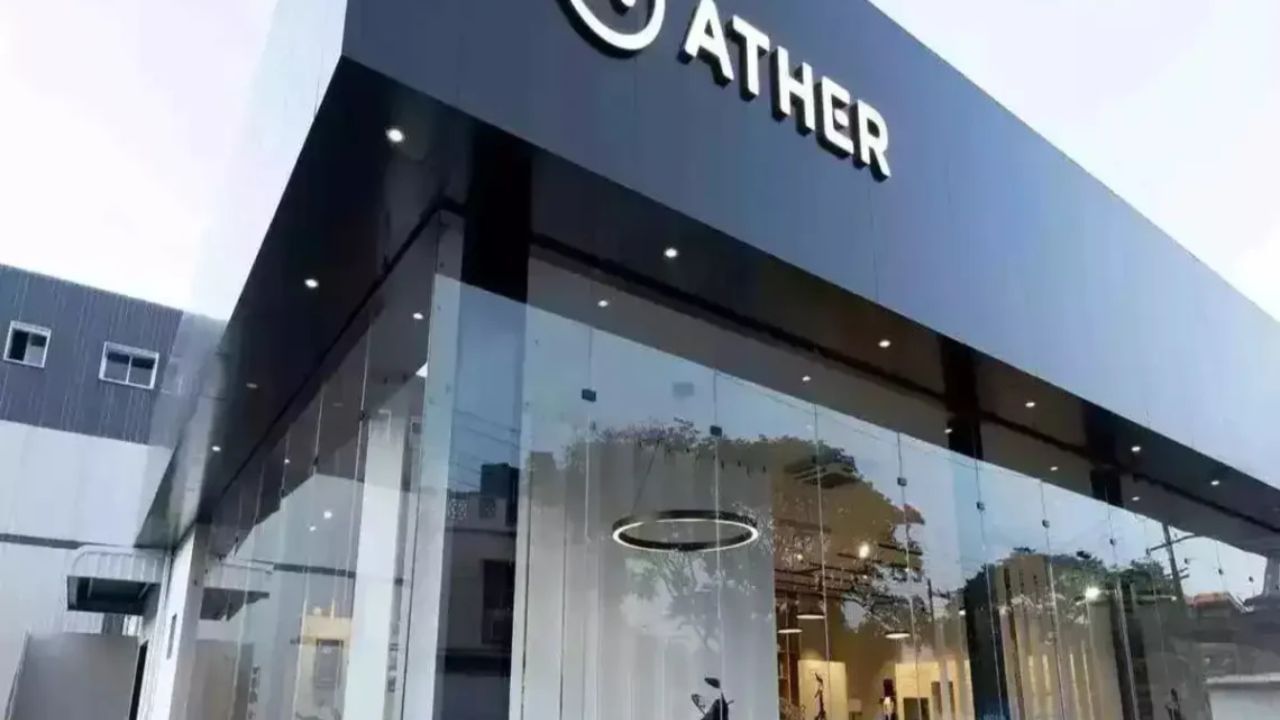 ઇલેક્ટ્રિક ટુ-વ્હીલર કંપની Ather Energyનો IPO સોમવાર, 28 એપ્રિલના રોજ રોકાણકારો માટે ખુલ્યો મુકાયો હતો. બુધવારે આ IPO ભરવાનો લાસ્ટ    દિવસ હતો. કંપની આ IPO દ્વારા લગભગ ₹2,981 કરોડ એકત્ર કરવાની યોજના છે. ત્યારે ચાલો જાણીએ આ 3 દિવસમાં આ IPO કેટલો ભરાયો.  