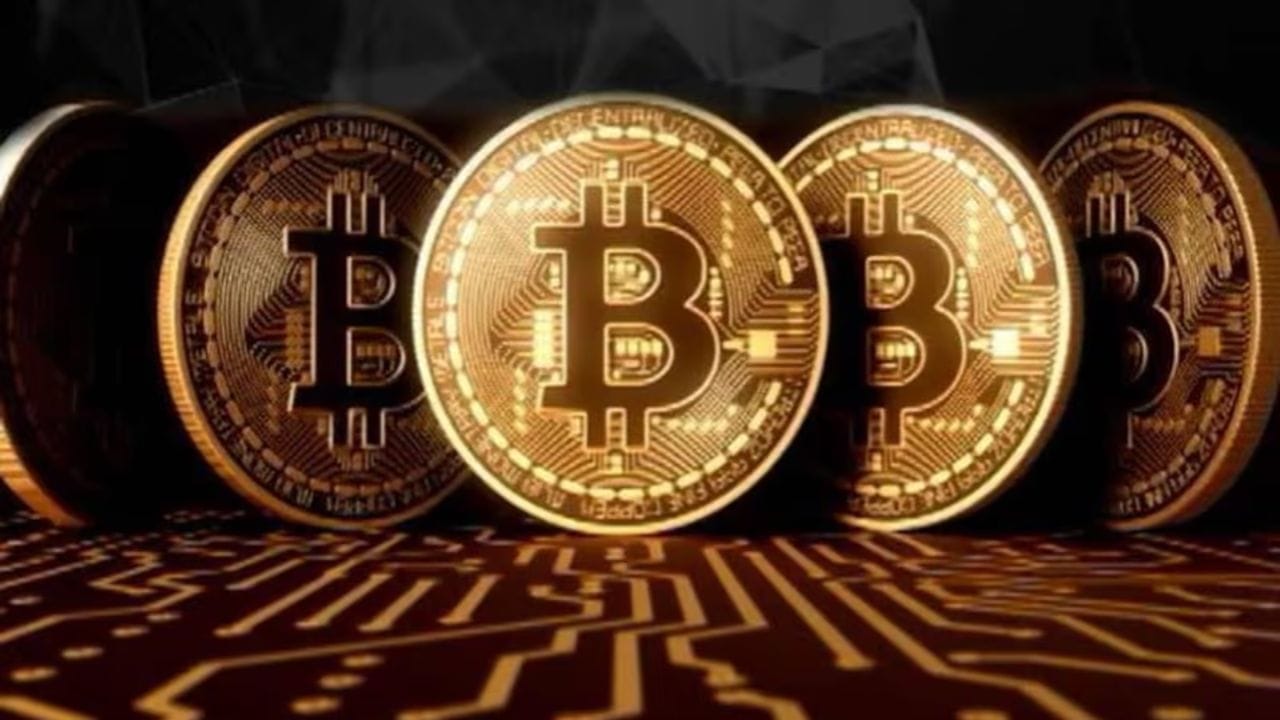 સૂચક રીડિંગ્સ શું કહે છે? SI હાલમાં 64.53 પર છે, જે ઓવરબૉટ ઝોન (70) થી થોડું નીચે છે. આનો અર્થ એ થયો કે બજારમાં વધુ ઉછાળાની શક્યતા હોઈ શકે છે પરંતુ નવી ખરીદી પહેલાં હળવી પ્રોફિટ બુકિંગ પણ જોઈ શકાય છે. MACD હાલમાં થોડી નબળાઈ બતાવી રહ્યું છે, જે સ્પષ્ટ કરે છે કે ખરીદદારો થોડા સાવધ થઈ ગયા છે.