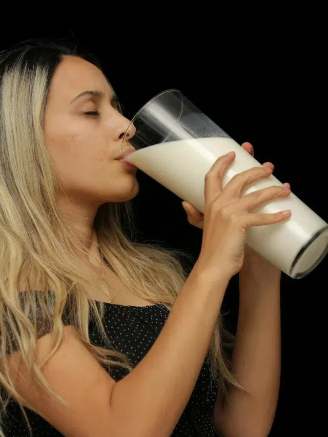 Milk : કાચું દૂધ પીવું કે નહીં, જાણી લો નહીં તો થશે નુકસાન Milk : કાચું દૂધ પીવું કે નહીં, જાણી લો નહીં તો થશે નુકસાન