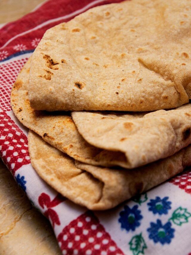 Stale Roti Benefits : સવારના નાસ્તામાં રાતની વાસી રોટલી ખાવાના ચોંકાવનારા ફાયદા Stale Roti Benefits : સવારના નાસ્તામાં રાતની વાસી રોટલી ખાવાના ચોંકાવનારા ફાયદા