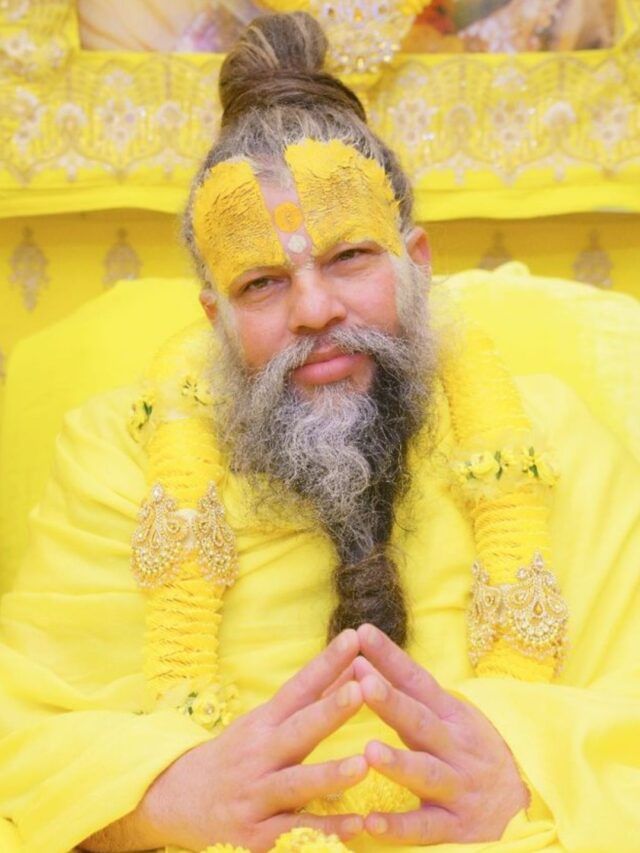 Premanand Maharaj: પ્રેમાનંદ મહારાજ ફક્ત પીળા કપડાં જ કેમ પહેરે છે? Premanand Maharaj: પ્રેમાનંદ મહારાજ ફક્ત પીળા કપડાં જ કેમ પહેરે છે?