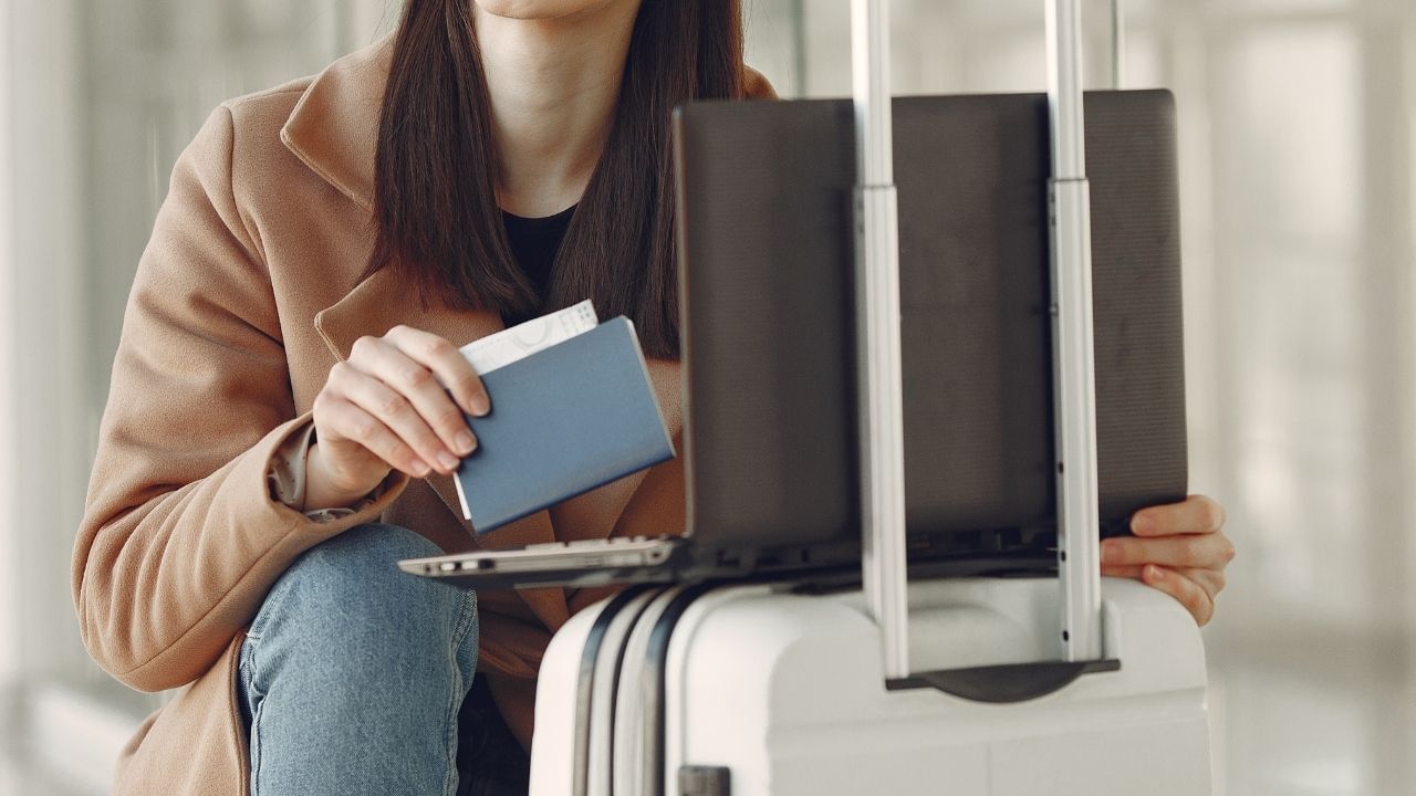 ભારતના કેટલાક પસંદગીના શહેરોમાં જ ઈ-પાસપોર્ટ સેવા શરૂ કરવામાં આવી છે. આમાં નાગપુર, દિલ્હી, હૈદરાબાદ, ચેન્નાઈ, જયપુર, રાંચી, શિમલા, ભુવનેશ્વર, જમ્મુ અને ગોવા શામેલ છે. વિદેશ મંત્રાલય 2025ના મધ્ય સુધીમાં તેને દેશભરમાં શરૂ કરવાની યોજના ધરાવે છે. આ પછી દરેક નાગરિક તેનો લાભ મેળવી શકશે.