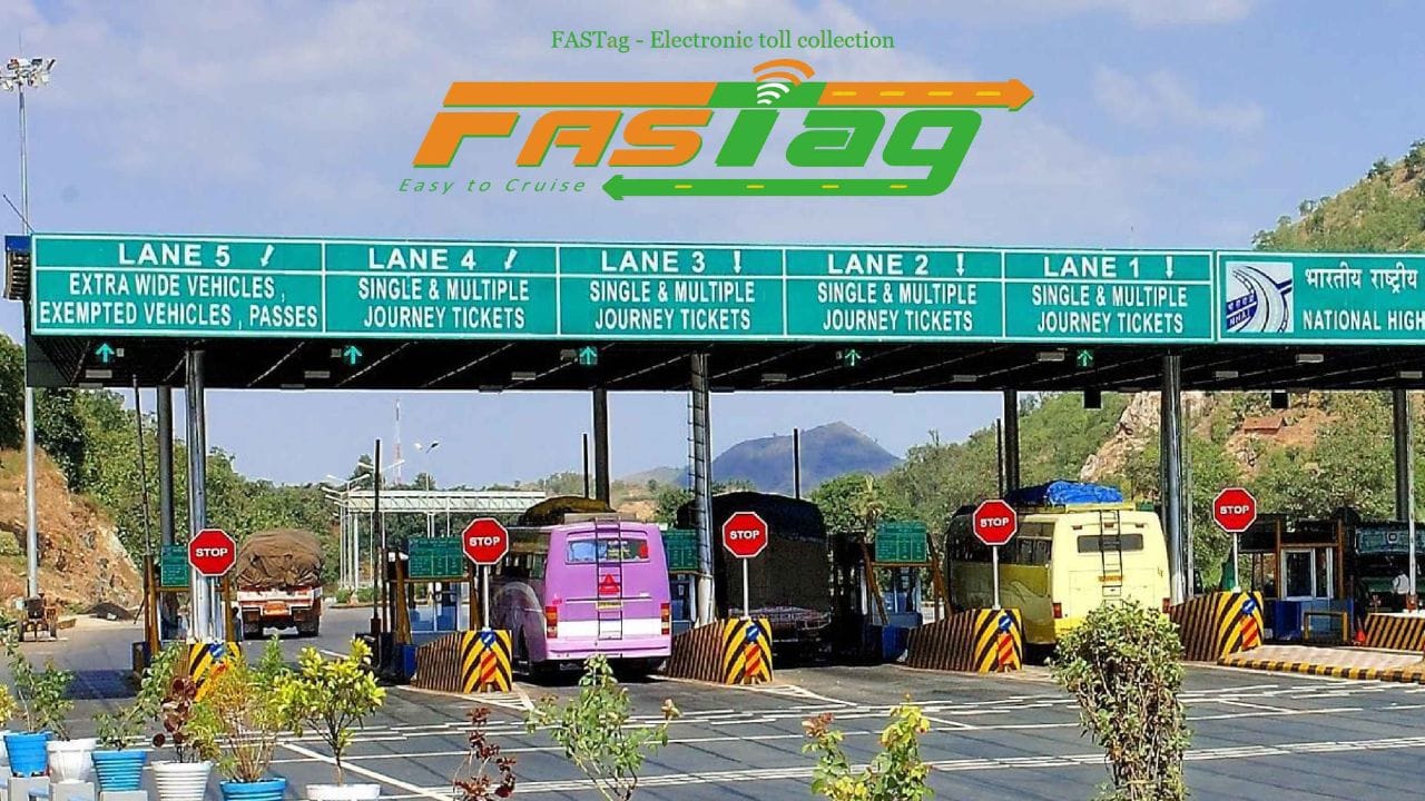 NHAIના જણાવ્યા મુજબ, જો કોઈ ટોલ કર્મચારી ફાસ્ટેગ બ્લેકલિસ્ટ થાય ત્યારે વાહનને બીજી લેનમાં પાછા જવા માટે કહે છે, તો ડ્રાઇવરે તાત્કાલિક 1030 પર સંબંધિત ટોલ પ્લાઝા પર ફરિયાદ કરવી જોઈએ, NHAI તેના પર કાર્યવાહી કરશે