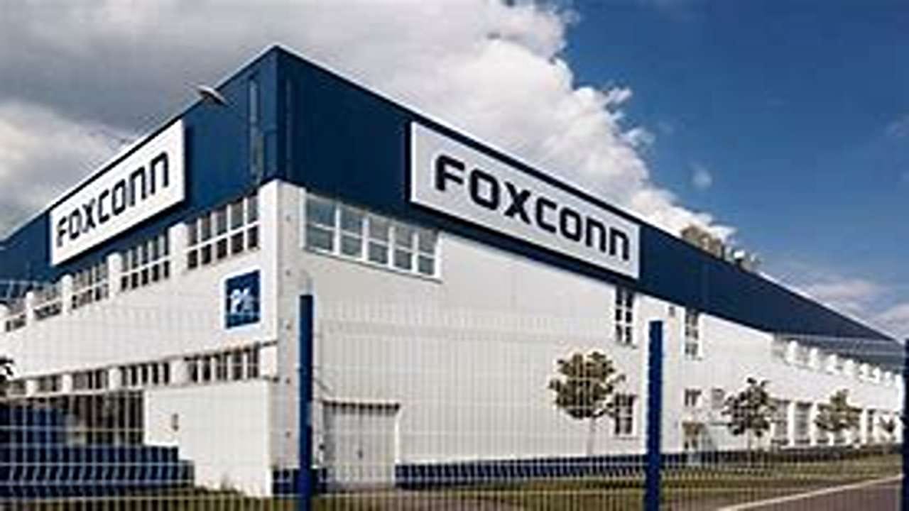 તાતા ઇલેક્ટ્રોનિક્સ, પેગાટ્રોન અને ફોક્સકોન ભારતમાં આઇફોન બનાવતી ત્રણ મુખ્ય કંપનીઓ છે. ફોક્સકોનનો આમાં સૌથી વધુ હિસ્સો છે.