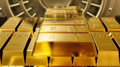 સોમવારે ભારે ઘટાડા બાદ મંગળવારે સોનાના ભાવમાં ફરી ઘટાડો થયો હતો. વિદેશી બજારોમાં મજબૂત વલણને કારણે બુધવારે રાષ્ટ્રીય રાજધાનીના બુલિયન બજારમાં સોનાના ભાવ ફરી ઘટાડો નોંધાયો છે. આજે 96,600 રૂપિયા પ્રતિ 10 ગ્રામની આસપાસ ભાવ પહોંચ્યો છે. 