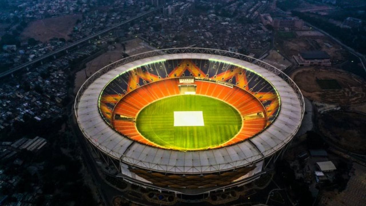 ગુજરાત ટાઇટન્સ અને ચેન્નાઈ સુપર કિંગ્સ વચ્ચે અત્યાર સુધીમાં 7 મેચ રમાઈ છે. જેમાં ગુજરાતે 4 મેચ જીતી, જ્યારે ચેન્નાઈએ 3 મેચ જીતી.ચેન્નાઈ સુપર કિંગ્સે ગુજરાત ટાઇટન્સ સામે 230 રન બનાવ્યા