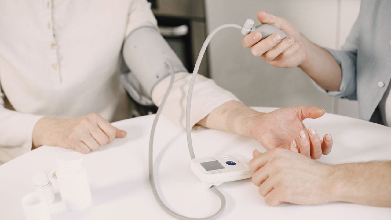 ( નોંધ : આ લેખ માત્ર જાણકારી માટે છે. તેનો ઉપયોગ પૂર્વે આપ આપના તબીબ અથવા તજજ્ઞોની સલાહ ખાસ લેવી જરૂરી છે. ) (Credits: - Canva)