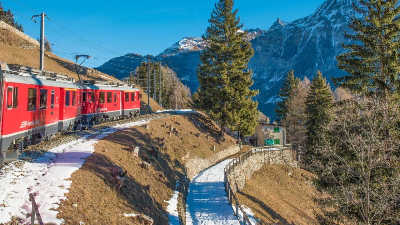 ડીઝલ એન્જિન સતત ચાલુ રાખવા પાછળ બે મુખ્ય કારણો હોય છે. પ્રથમ કારણ એ છે કે, એકવાર એન્જિન બંધ થઈ જાય તો બ્રેક પાઈપમાં રહેલું દબાણ હળવું પડી જાય છે, અને તેને ફરીથી પોતાની પૂર્વાવસ્થામાં લાવવા માટે ઘણો સમય લાગે છે.  (Credits: - Canva)