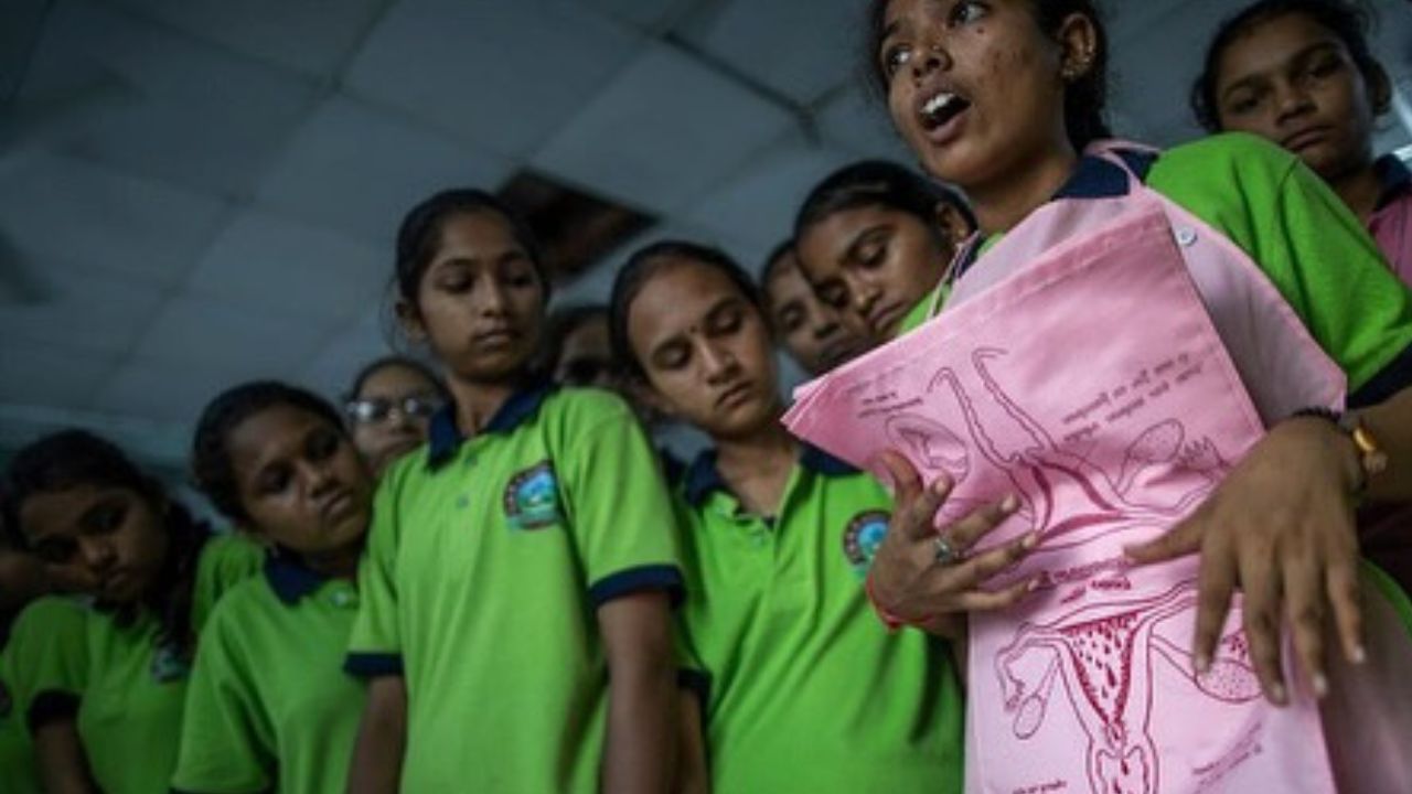 જો આપણે બોલિવુડ અભિનેત્રી કરીના કપૂરની વાત કરીએ તો કરીના કપૂર છેલ્લી વખત ફિલ્મ સિંધમ અગેનમાં જોવા મળી હતી. આ ફિલ્મમાં અવની કામત સિંધમના રોલમાં હતી. 