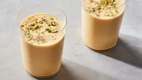 ઉનાળામાં તમે ઘરે બેઠા કઈ 5 લસ્સી બનાવી શકો છો? ઉનાળામાં તમે ઘરે બેઠા કઈ 5 લસ્સી બનાવી શકો છો?