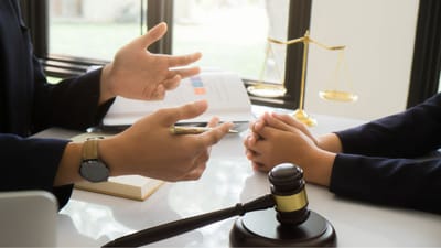 ઘણા લોકોને વસિયતનામા અંગે મૂંઝવણ હોય છે પરંતુ જ્યારે આવા નિયમો સમજાતા નથી ત્યારે તેમને સમજવા જરૂરી બની જાય છે. વસિયતનામા અંગે એક પ્રશ્ન મનમાં ઉદભવી શકે છે કે જો કોઈ મુસ્લિમ મહિલા કોઈ બિન-મુસ્લિમ સાથે લગ્ન કરે છે અને લગ્ન પછી બંને પોતાની ધાર્મિક ઓળખ જાળવી રાખે છે, તો વસિયતનામા સંબંધિત નિયમો શું હશે? મિલકત પર કોઈ અધિકાર રહેશે નહીં. ચાલો જાણીએ