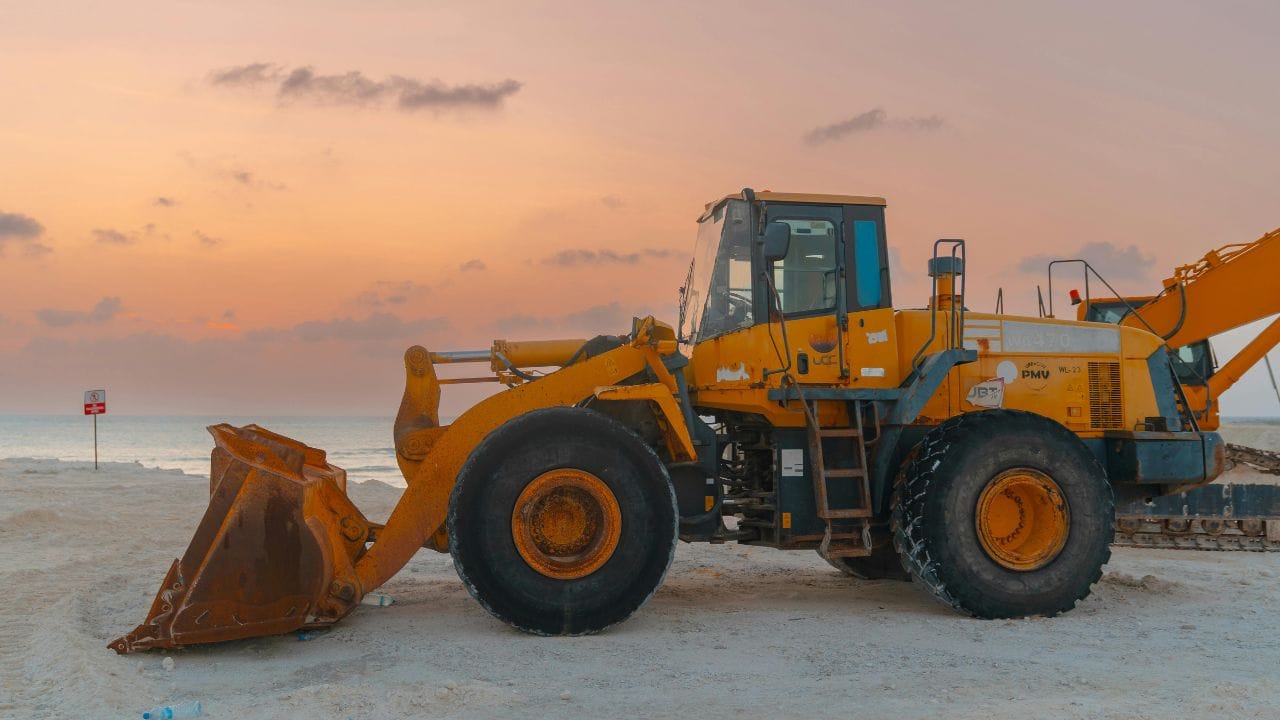 ભારતના કેટલાક રાજ્યોમાં, જો કોઈ ગુનેગાર કોઈ ગુનો કરે છે અથવા કોઈ વ્યક્તિ ગુનાહિત કૃત્ય કરે છે. તેથી સરકારી અધિકારીઓ દ્વારા તે ગુનેગારોના ઘરો તોડી પાડવામાં આવે છે. થોડા મહિના પહેલા વસ્ત્રાલમાં તોડફોડ કરનાર આરોપીના ઘર તોડી પાડવામાં આવ્યા હતા.