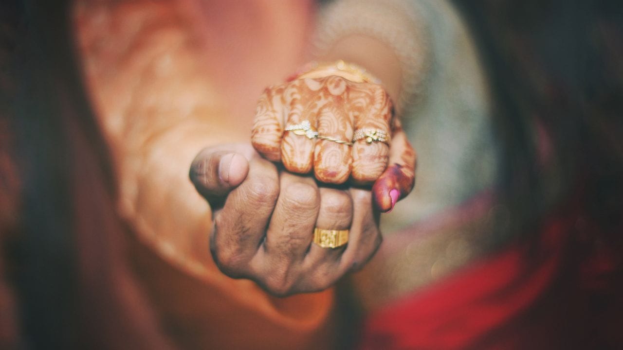 એક મુસ્લિમ પોતાની મિલકતનો એક તૃતીયાંશ ભાગ આ દુનિયામાં કોઈપણ વ્યક્તિને આપી શકે છે. જો તે મુસ્લિમ મહિલાના પિતા તેના વસિયતનામામાં તેનું નામ લખે તો તેણીને મિલકત પર અધિકાર રહેશે.