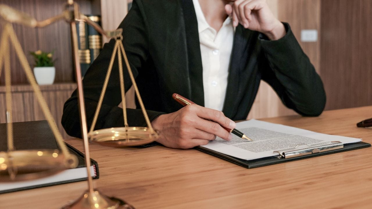  આનો અર્થ એ થયો કે, આવી સ્ત્રી પોતાની સંપૂર્ણ મિલકતનું વસિયતનામા કરી શકે છે, જેમ કે કોઈપણ હિન્દુ, ખ્રિસ્તી અથવા પારસી નાગરિકને આવું કરવાનો અધિકાર છે. તેમને તેના વારસદારોની સંમતિ લેવાની જરૂર નથી અને તેનો બિન-મુસ્લિમ પતિ પણ તેની સંપૂર્ણ મિલકતનું વસિયતનામા બનાવી શકે છે. લગ્નથી તેના અધિકારો બદલાતા નથી.