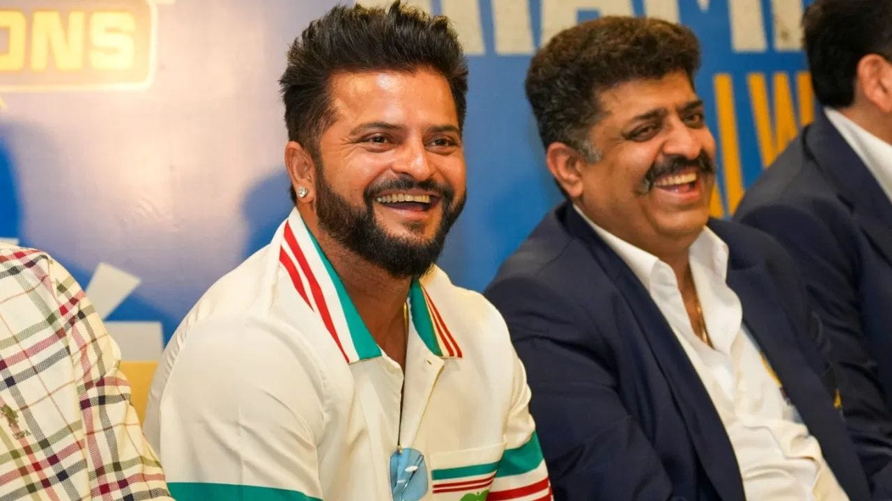 IPLમાં પ્લેઓફમાં સૌથી વધુ રન બનાવવાનો રેકોર્ડ સુરેશ રૈનાના નામે છે. સુરેશ રૈનાએ પ્લેઓફમાં સૌથી વધુ 714 રન બનાવ્યા છે. સુરેશ રૈનાએ IPL પ્લેઓફમાં 24 મેચ રમી છે અને તેનો સ્ટ્રાઈક રેટ 155.21 રહ્યો છે.