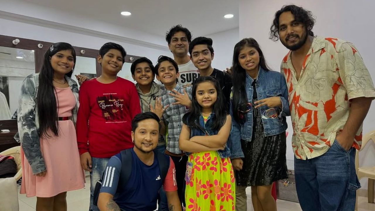 પવનદીપની ઓળખ માત્ર એક મહાન સિંગર તરીકે મર્યાદિત નથી. તે હાર્મોનિયમ, સિન્થેસાઇઝર, તબલા અને ઢોલ જેવા વાદ્યો પણ ખૂબ જ સરળતાથી વગાડી શકે છે.