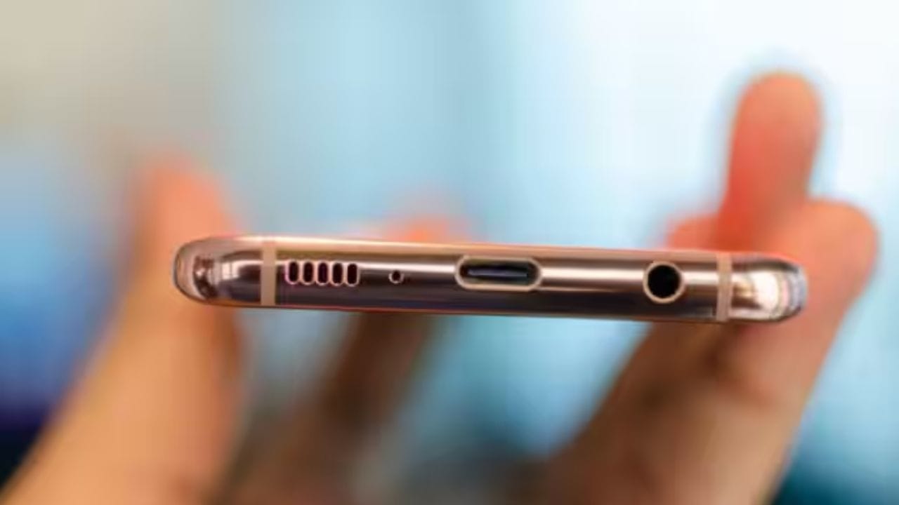 પહેલુ માઇક્રોફોન ફોનના તળિયે છે જ્યાં તમે વાત કરો છો ત્યાં હોય છે.  બીજો માઇક્રોફોન અવાજ કેપ્ચર કરવા માટે કેમેરાની ટોચ પર અથવા નજીક છે.