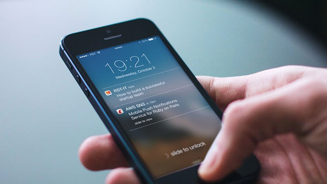 આ સિવાય જો ફોનની નોટિફિકેશન વાંરવાર તમારુ ધ્યાન ખેંચી રહી હોય તો થોડા સમય માટે ફોનનો ઉપયોગ બંધ કરો આમ તમને નોટિફિકેશન તમને પરેશાન નહીં કરે.