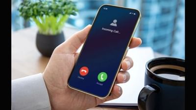 ઘણી વખત નવો સ્માર્ટફોન ખરીદવાનું બજેટ હોતું નથી. સ્માર્ટફોનની કિંમતોમાં વધારાને કારણે, લોકો સેકન્ડ હેન્ડ સ્માર્ટફોન ખરીદવાનું વિચારે છે, જોકે, આ એક સસ્તો વિકલ્પ હોઈ શકે છે, પરંતુ તેમાં કેટલાક ગેરફાયદા પણ હોઈ શકે છે. જો તમે સેકન્ડ હેન્ડ સ્માર્ટફોન ખરીદવાનું વિચારી રહ્યા છો, તો આ બાબતો ધ્યાનમાં રાખવી જરૂરી છે.