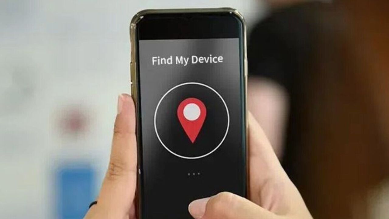 Find My Device: જો તમારી પાસે સેમસંગ ફોન છે અને તમે તેને તમારા સેમસંગ એકાઉન્ટ સાથે રજીસ્ટર કરાવ્યો છે, તો તમે તમારા ફોનને રિમોટલી અનલોક કરવા માટે સેમસંગ ફાઇન્ડ માય મોબાઇલનો ઉપયોગ કરી શકો છો. જો તમે તમારું સેમસંગ એકાઉન્ટ સેટ કર્યું હોય અને રિમોટ અનલોકિંગ સુવિધા સક્ષમ કરી હોય તો આ પદ્ધતિ કામ કરે છે. આ સિવાય અન્ય કંપનીઓ પર તેમના ફોનમાં આ સુવિધા આપે છે.