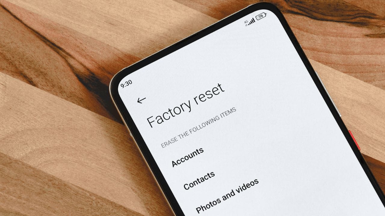ફેક્ટરી રીસેટ: જો આ બધુ કર્યા પછી પણ તમારો ફોનનું લોક ના ખુલી તો તમે તમારા એન્ડ્રોઇડ ફોન પર ફેક્ટરી રીસેટ કરી શકો છો. આ તમારા ડિવાઇસ પરનો બધો ડેટા ભૂંસી નાખશે, જેમાં એપ્સ, ફોટા અને વ્યક્તિગત ફાઇલોનો સમાવેશ થાય છે, પરંતુ તે તમને તમારા ફોનને ફરીથી ઍક્સેસ કરવાની મંજૂરી આપશે.
