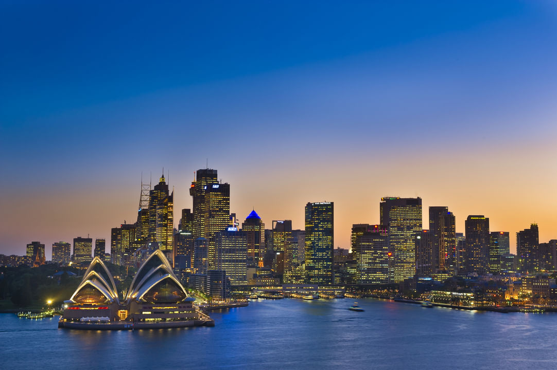 સિડનીમાં અંદાજે 1,52,900 જેટલા કરોડપતિ રહે છે. મજબૂત આર્થિક સ્થિતિ અને ઉત્તમ જીવનશૈલીને કારણે ધનિકો સિડનીમાં રહેવાનું વધુ પસંદ કરે છે. 