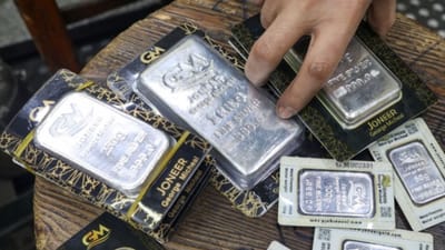 તારીખ - 09 મે 2025 વૈશ્વિક COMEX ના સંકેતો મુજબ COMEX જુલાઈ 2025 માટે ઓપ્શન્સ ડેટા સ્પષ્ટપણે સૂચવે છે કે ચાંદીમાં અપટ્રેન્ડ બંધ થવાનો છે. કોલ રાઇટિંગ સતત વધી રહ્યું છે અને પુટ/કોલ OI રેશિયો 0.52 પર આવી ગયો છે - જે મંદીની સ્થિતિ દર્શાવે છે.