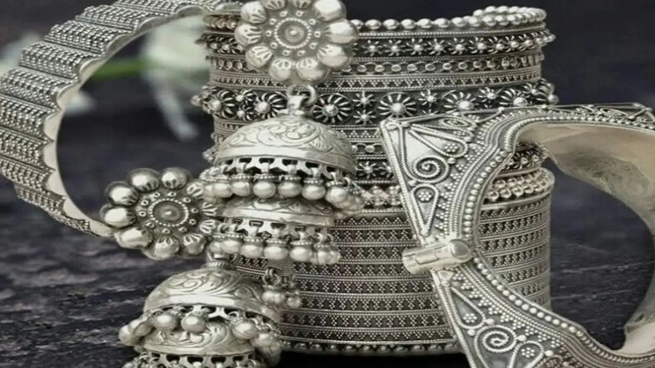 ચાંદીમાં મંદીનો માહોલ ! ₹97,000ની ઉપર ભારે દબાણ, ₹95,000 બોટમ ઝોન