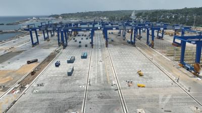 હવે આગામી કેટલાક વર્ષમાં અદાણી પોર્ટ્સના શેર ખરીદતા રહો. કારણ કે અદાણીએ કેરળમાં ભારતનું પહેલું અને એકમાત્ર ડીપ સી ( Deep Sea) પોર્ટ બનાવ્યું છે, જેના કારણે સિંગાપોર, દુબઈ અને શ્રીલંકા જતા 75 વ્યવસાયો આ પોર્ટ પર આવશે.