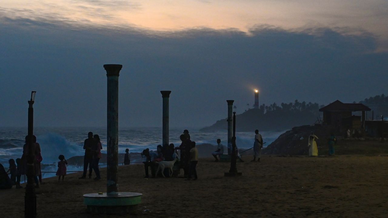 દુનિયા જાણે છે કે, ભારત માટે ચીન એક મોટો ખતરો છે અને શ્રીલંકામાં ચીનનો પ્રભાવ છેલ્લા કેટલાક વર્ષોમાં લોન ટ્રેપના કારણે વધ્યો છે.જો યુદ્ધની પરિસ્થિતમાં ચીનના દબાવમાં આવી શ્રીલંકા ભારતને પોતાનો આ પોર્ટ ઉપયોગ કરતા રોકે છે, તો ભારત માટે મોટી મુશ્કેલી ઉભી થઈ શકે છે 