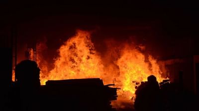 Breaking News : વટવા GIDCની કંપનીમાં લાગી ભીષણ આગ, 3 ફાયર બ્રિગેડની ટીમ ઘટના સ્થળે, જુઓ Video