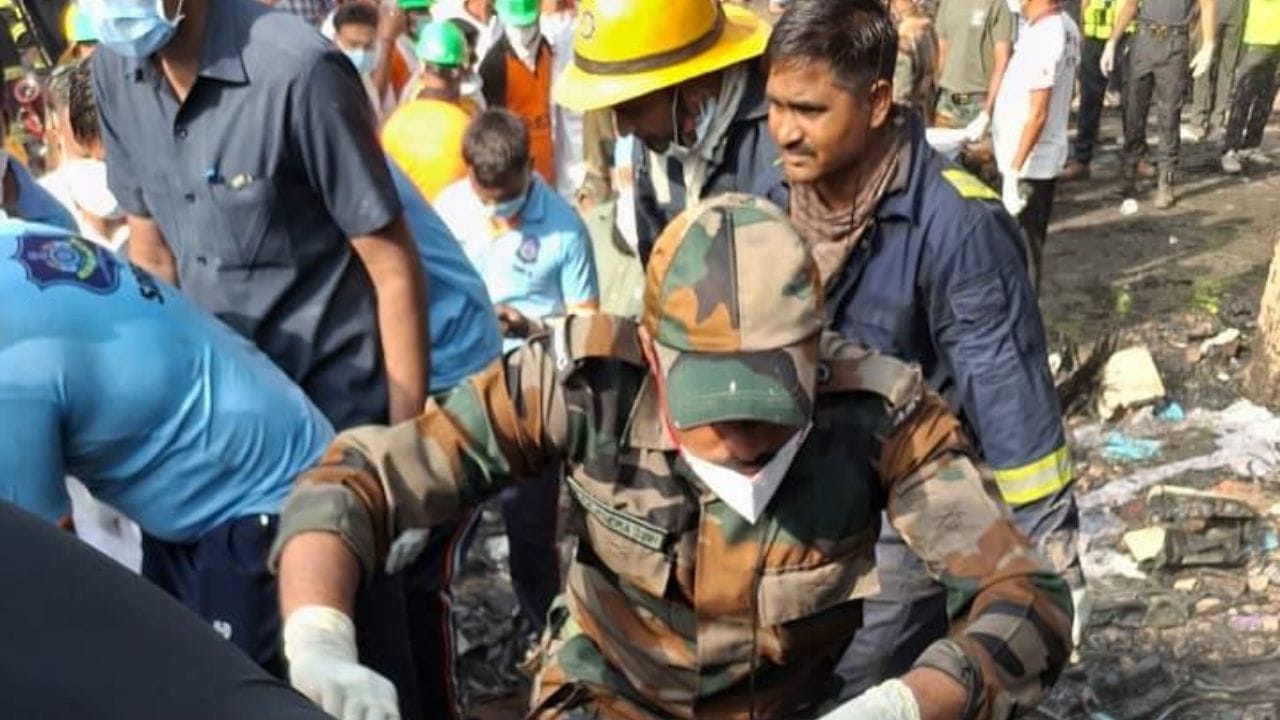 ઝડપી માનવતાવાદી સહાય અને આપત્તિ રાહત પ્રયાસો માટે 130 સૈન્ય કર્મચારીઓની અલગ ટીમો બનાવવામાં આવી છે. માનવતાવાદી સહાય ઉપરાંત, સેના અન્ય મહત્વપૂર્ણ કાર્યોમાં પણ સહયોગ કરી રહી છે. ભારતીય સેના દ્વારા અહીં ખાસ એન્જિનિયરિંગ ટીમો તૈનાત કરવામાં આવી છે. ક્રેશ થયેલા વિમાનનો કાટમાળ દૂર કરવા માટે આ એન્જિનિયરિંગ ટીમોને JCB મશીનો સાથે સ્થળ પર તૈનાત કરવામાં આવી છે.