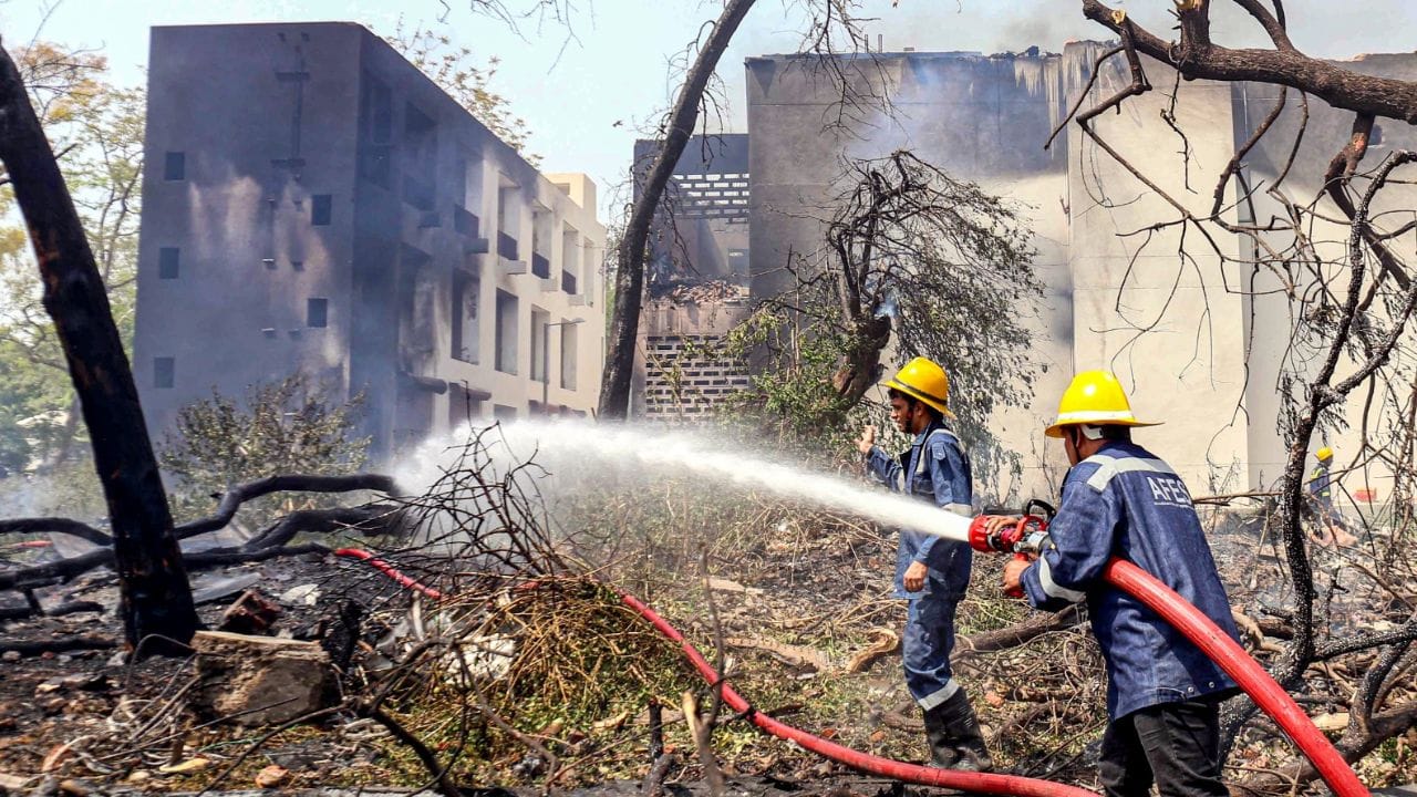 NDRF ની ત્રણ ટીમો ઘટનાસ્થળે બચાવ કામગીરી ચલાવી રહી છે. આ ઉપરાંત, વડોદરાથી NDRFની બે ટીમો અમદાવાદ જવા રવાના થઈ ગઈ છે. અમદાવાદની સિવિલ હોસ્પિટલ સુધી ગ્રીન કોરિડોર બનાવવામાં આવ્યો છે. ઘાયલોને ત્યાં દાખલ કરવામાં આવી રહ્યા છે. અમદાવાદ મ્યુનિસિપલ કમિશનર અને પોલીસ કમિશનર ઘટનાસ્થળે હાજર છે.