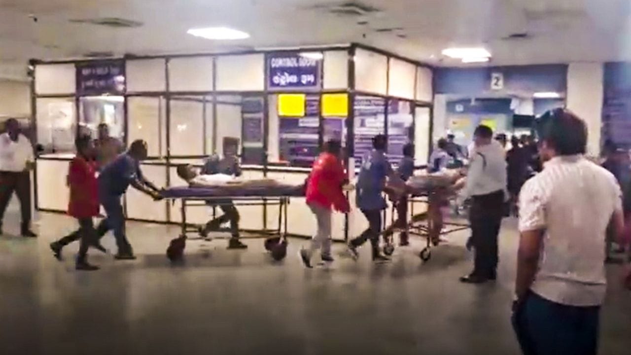 આ ઘટના પછી, અમદાવાદની આસપાસની તમામ હોસ્પિટલોને એલર્ટ કરવામાં આવી છે. ઇમરજન્સી સેવાઓ સક્રિય કરવામાં આવી છે. અકસ્માત સ્થળેથી મુસાફરોને હોસ્પિટલ લઈ જવા માટે 5 મોટી એમ્બ્યુલન્સ ઘટનાસ્થળે મોકલવામાં આવી છે. આ અકસ્માત અંગે માહિતી આપતાં એર ઈન્ડિયાએ જણાવ્યું છે કે અમદાવાદ-લંડન ગેટવિક ફ્લાઇટ નંબર AI171 ક્રેશ થઈ ગઈ છે. અમે ઘટના અંગે માહિતી એકત્રિત કરી રહ્યા છીએ.