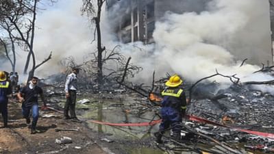 વિમાન તુટી પડવાને કારણે લાગેલી વિકરાળ આગને કાબૂમાં લેવા ગાંધીનગર, ખેડા, આણંદ, વડોદરા, ગિફ્ટ સિટી, આર્મીના ફાયર ફાયટર્સ બોલાવ્યા હતા