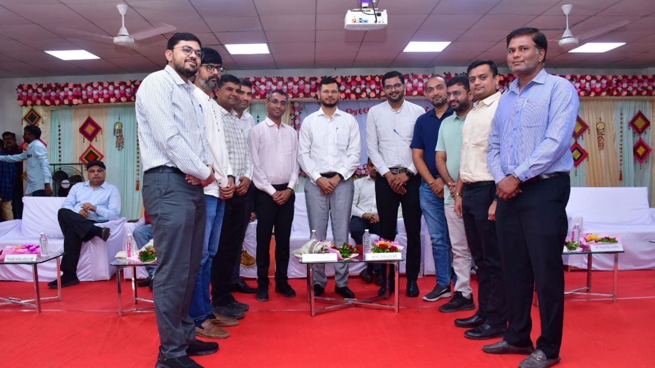 વર્ષ 2025 સુધીમા બદલી આવતા અમરેલી કલેકટર અજય દહિયાની રાજ્ય સરકાર દ્વારા પંચમહાલ જિલ્લામાં બદલી કરવામાં આવી હતી. છુટા થયા બાદ અમરેલી મહેસુલ કર્મચારી મંડળ દ્વારા ઓક્સફર્ડ સ્કૂલમાં વિદાઈ કાર્યક્રમ રાખવામાં આવ્યો હતો.